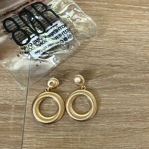 8 other reasons gold earrings